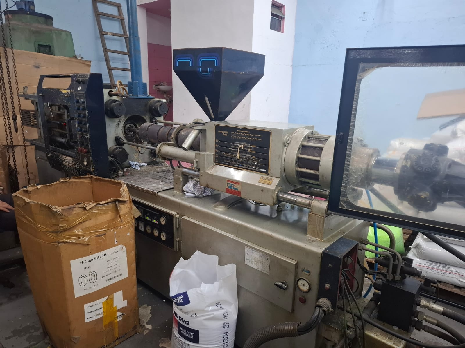 Injetora MG TPO 100 tons